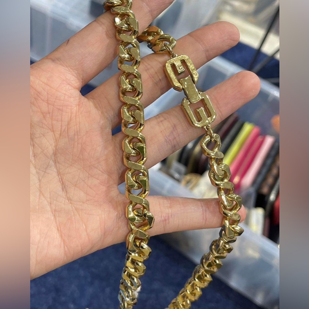 Givenchy thick chain choker gold tone